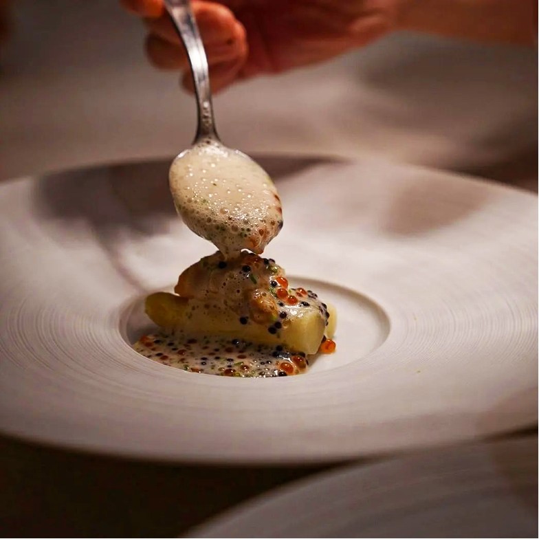 亞灣豪宅星光熠熠米其林雙星主廚連袂展藝