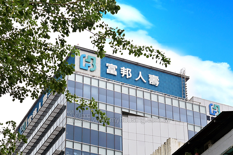 今年本土疫情爆發,富邦成為防疫險賠付的最大苦主。