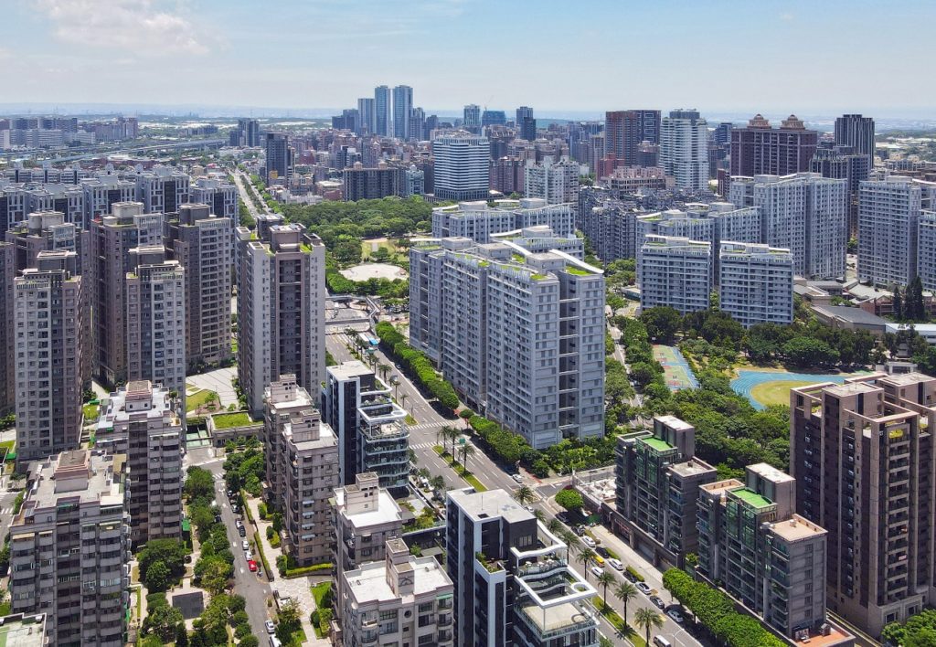 林口街廓寬敞舒適、處處綠蔭，還有豐富的生活機能與休閒場所