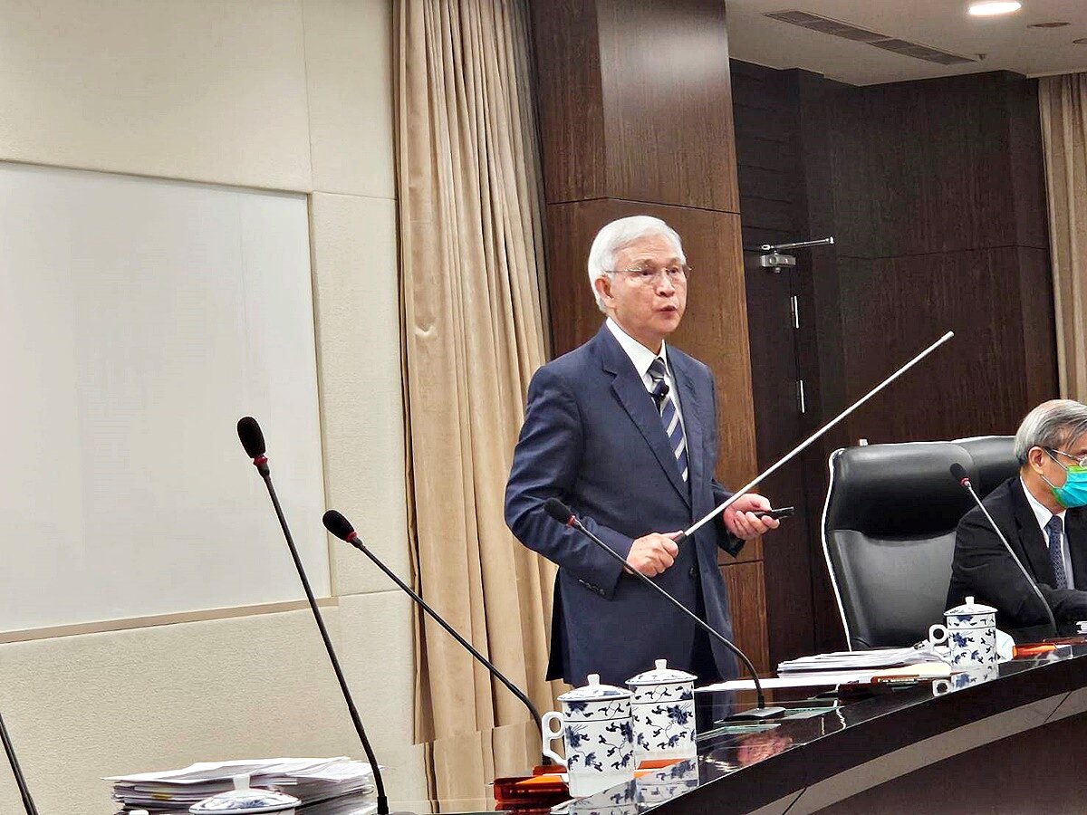 19日央行理監事會議決議維持政策利率不變,但調整選擇性信用管制措施及再調升新台幣存款準備率1碼(0.25個百分點),房市管控力道重。圖為央行總裁楊金龍/好房網News記者林和謙/攝