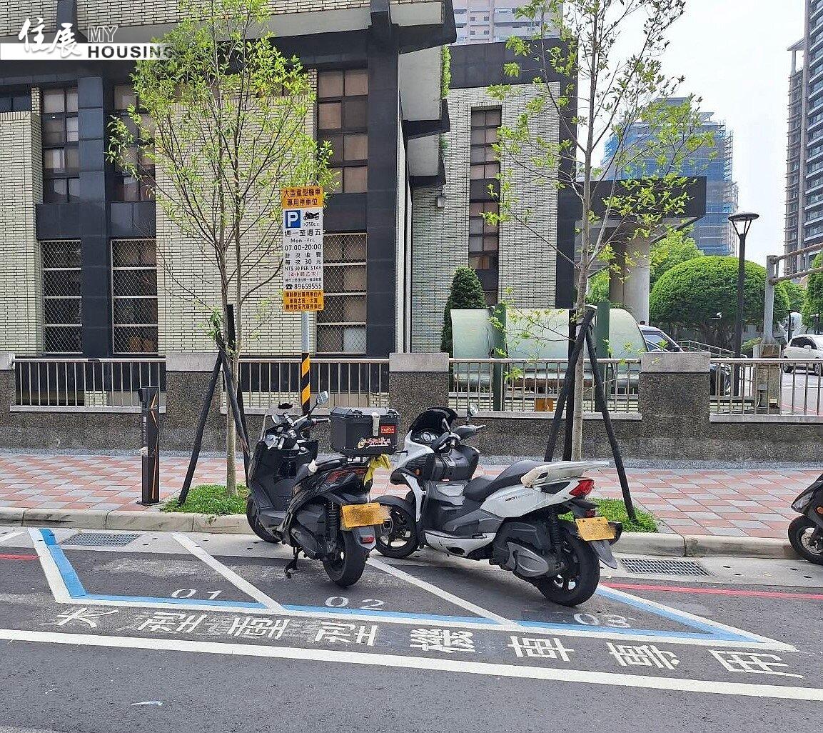 新北市現有大型重機專用格可供大型重機停放。圖／新北市交通局提供