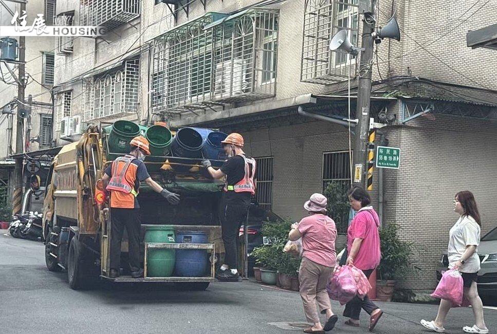 環保局重點補助轄內低收入戶、中低收入戶、中低收入老人、弱勢兒少及符合身心障礙者生活補助等資格的市民，提供一年份購買專用垃圾袋的費用。圖／新北市環保局提供