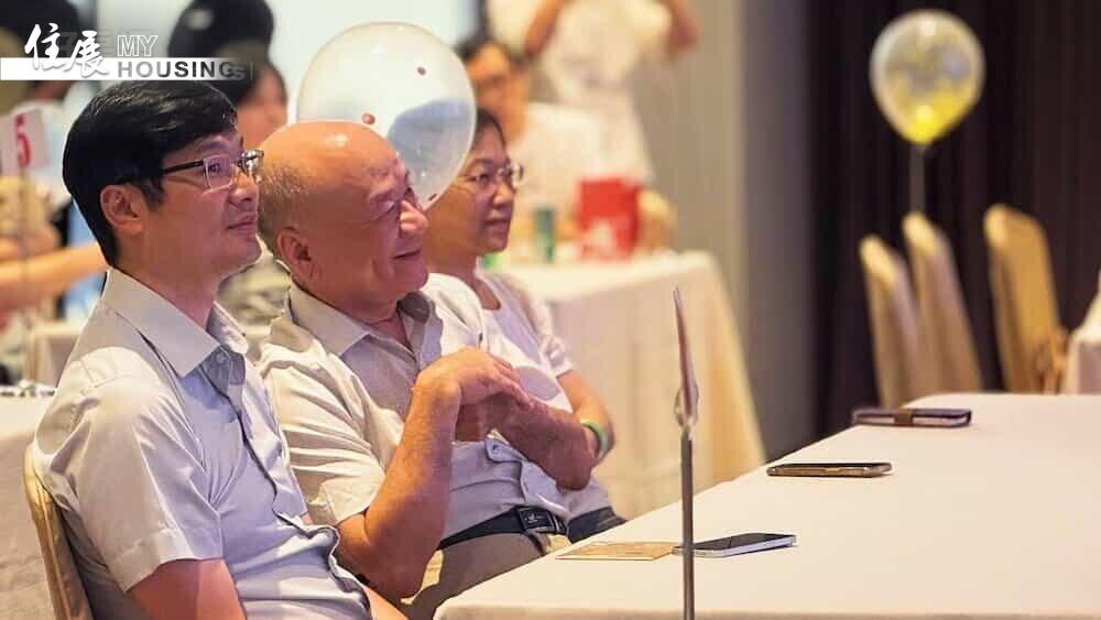 ▼華育婦產科院長徐明義（右）及副院長王呈瑋（左），兩位醫師的祝福，不僅獻給到場家庭，更傳遞給仍在努力追求好孕的女性。