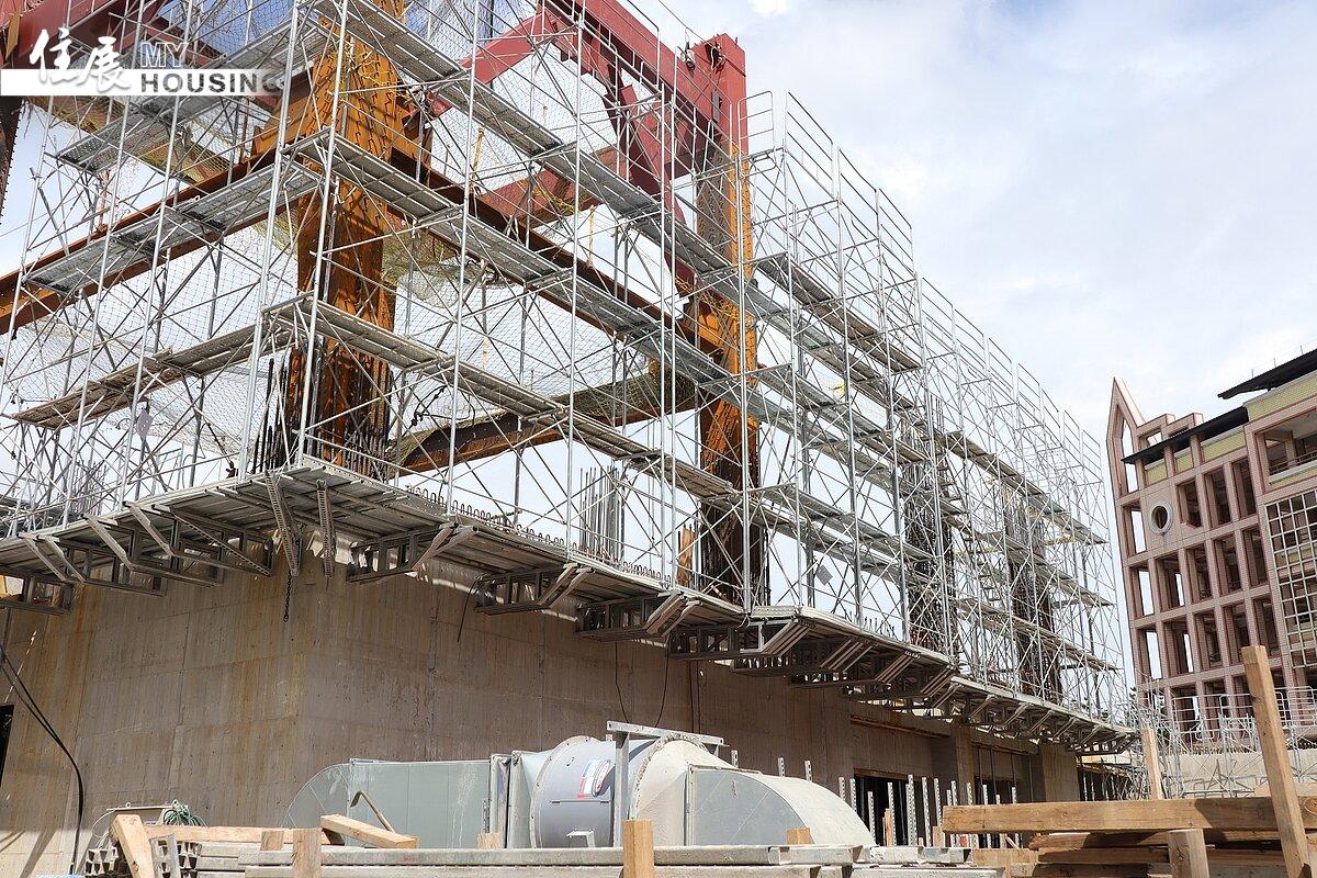 新北市政府體恤營建業面臨的難關，針對民國112年1月1日至114年12月31日止，已取得建造執照或雜項執照目前仍為有效建築執照，自動增加建築期限2年，與業者攜手共度難關。圖／新北市政府工務局提供