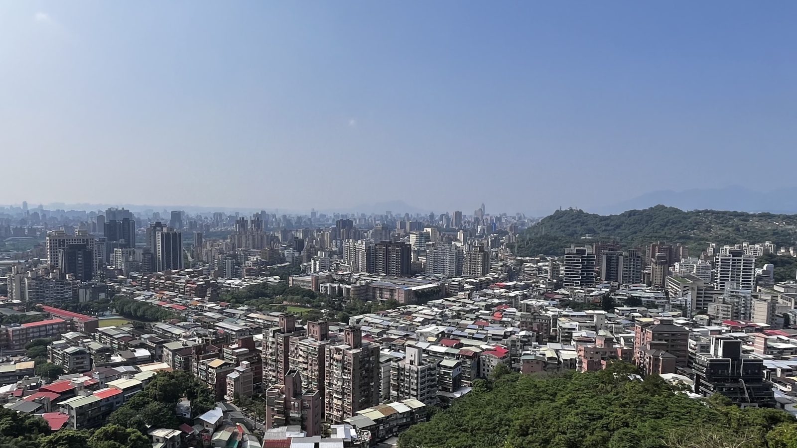 （台北市文山區鳥瞰照。樂屋網提供）