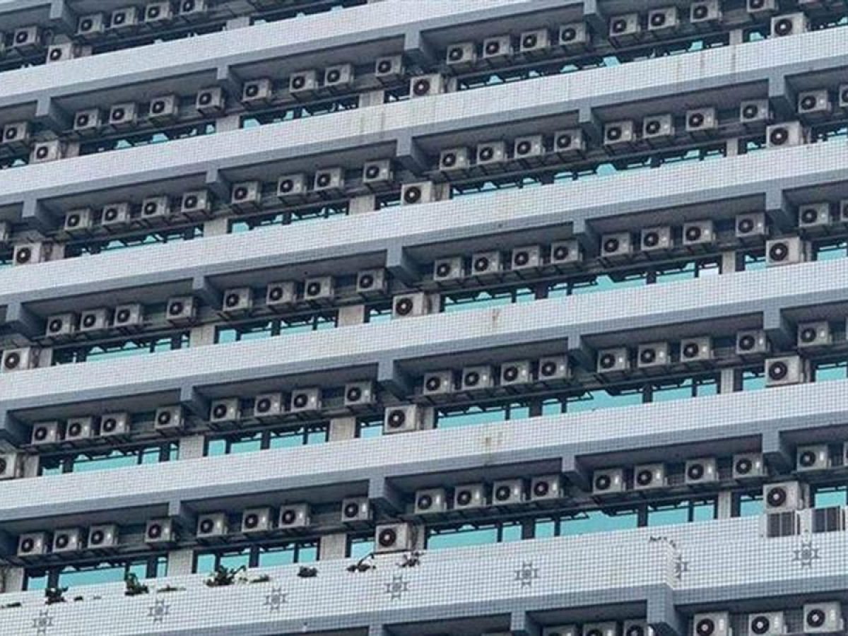 大樓背面掛滿292台冷氣室外機。圖∕爆廢公社