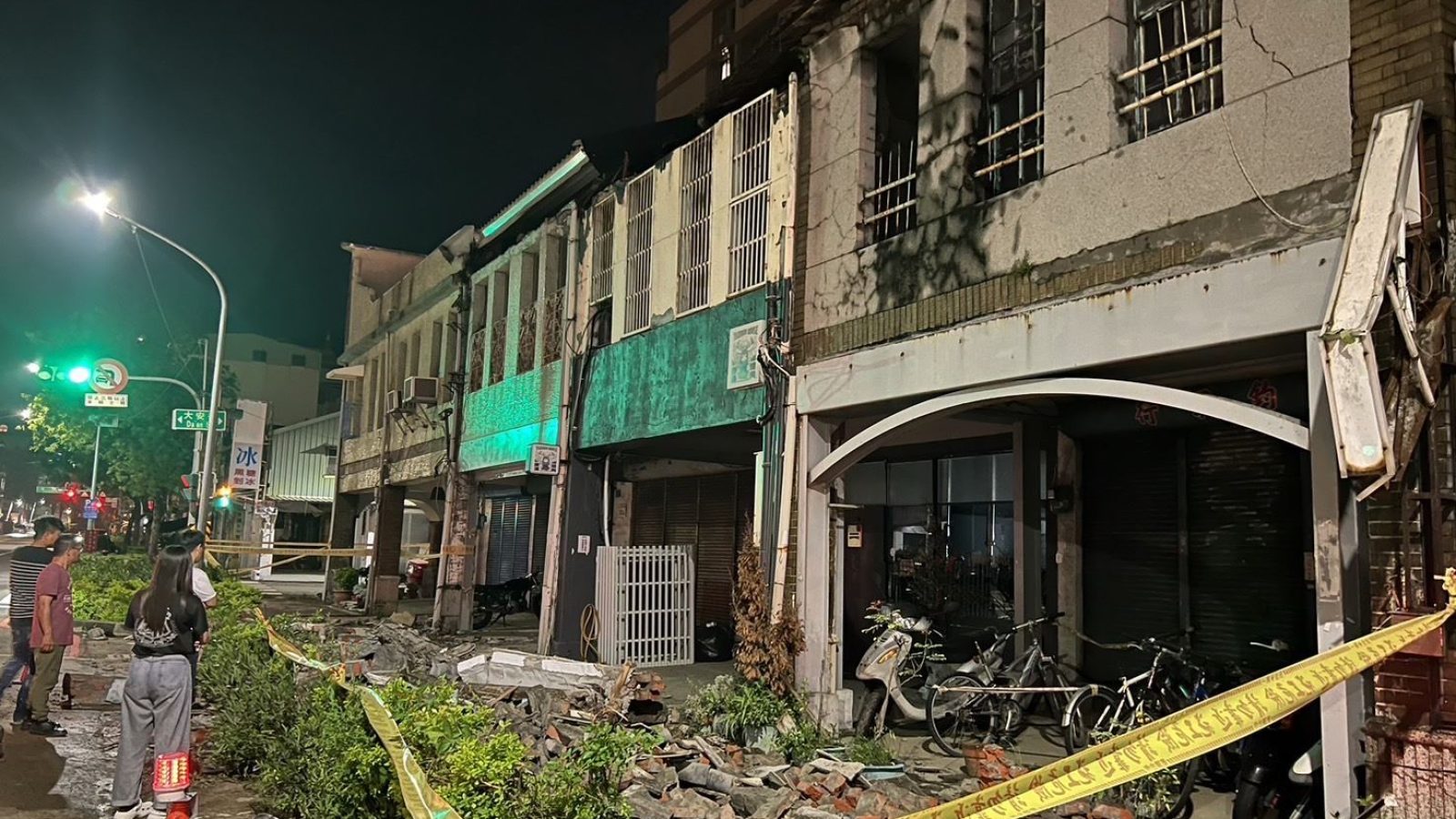山陀兒颱風造成高雄民宅受損。圖／高雄市政府工務局