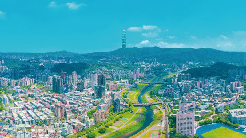 連續兩年的疫情影響了全球的經濟發展，隨著供應鏈的短缺，造成原物料及物價雙漲，建材、人力等各項建屋成本也持續攀升，以往熟為人知的台北市蛋黃區，如：大安區、信義區、中正區與中山區，無論新成屋或屋齡超過十年以上的中古屋，價格依舊無法鬆綁下修