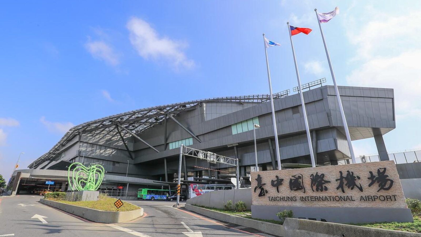 台中國際機場特區因交通網路延伸，加上每年人流流量龐大，逐漸成為建商插旗推案區域。圖/台中市政府提供