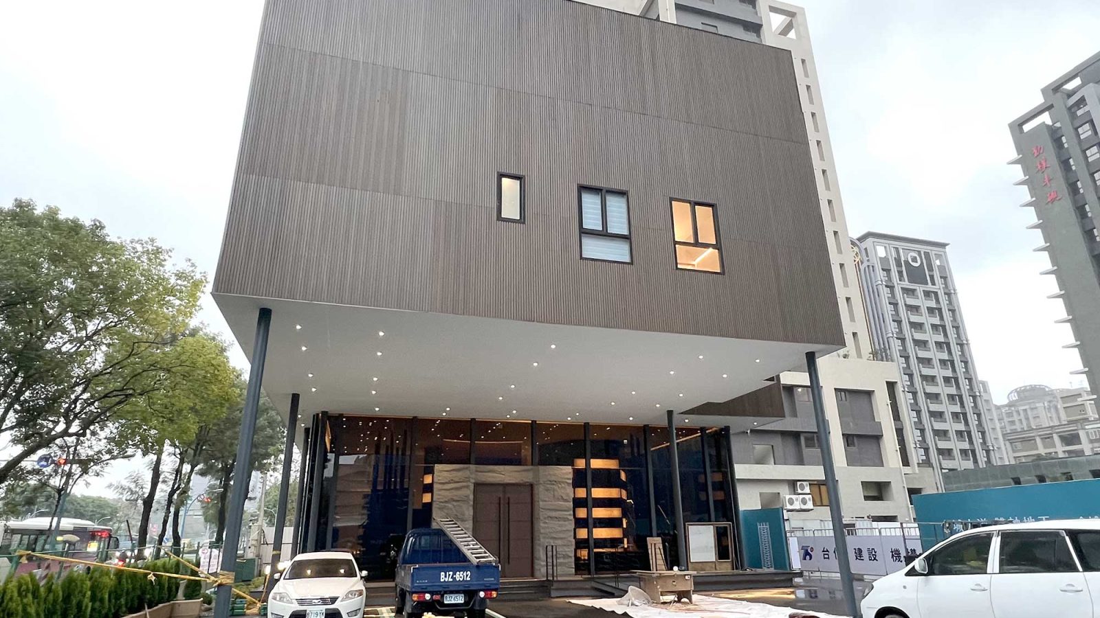 台信琢岳 接待