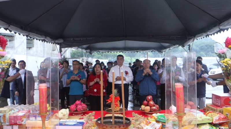 漢寶集團創辦人張慶忠先生偕同團隊、地方民意代表及原地主虔誠上香祈福，祈願工程平安順利。現場更有多位重量級貴賓蒞臨，眾多地主亦熱情參與，共同見證這重要時刻。（圖／業者提供）