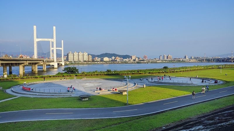 水岸河濱公園綠意紛然