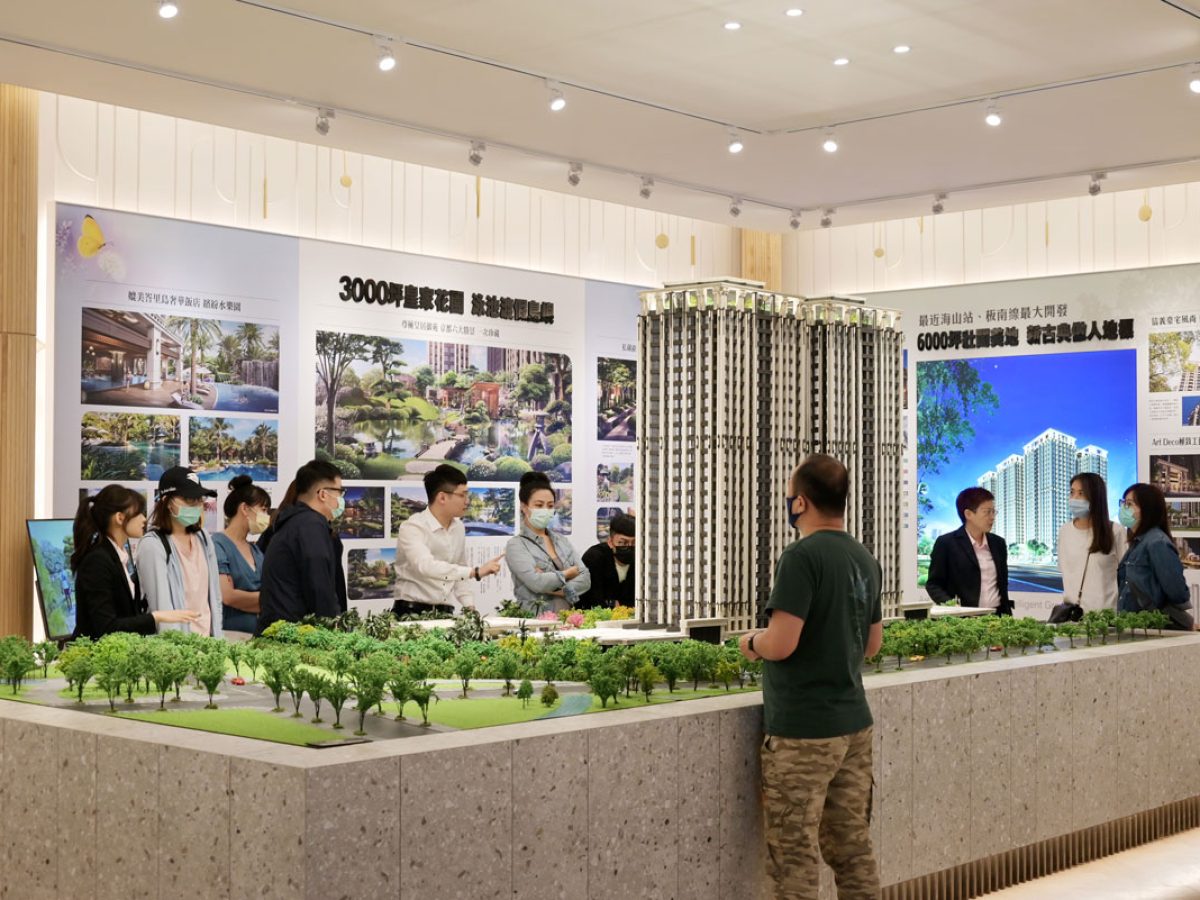 新青安看板-去年Q3財政部推出的新青年安心成家房貸專案，已被貼上炒房幫兇的標籤。