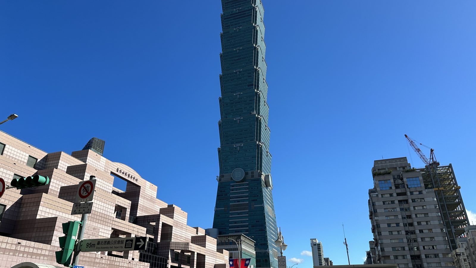 台北101大樓周邊土地價格寸土寸金，蟬連多年台北地王寶座。（圖／住商機構提供）