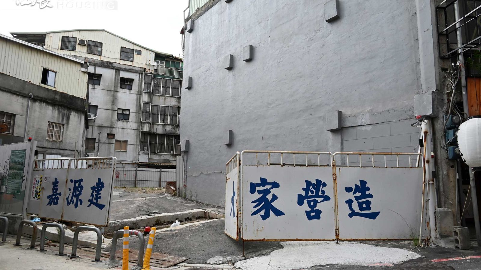 北投區嘉源建設「泊山妍」無預警停工，成為爛尾樓。