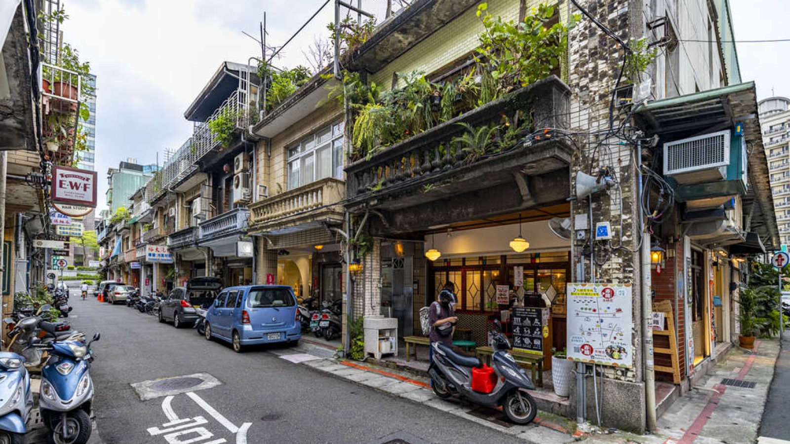中山商圈赤峰街，巷弄開店用地糾紛近來鬧上新聞版面。