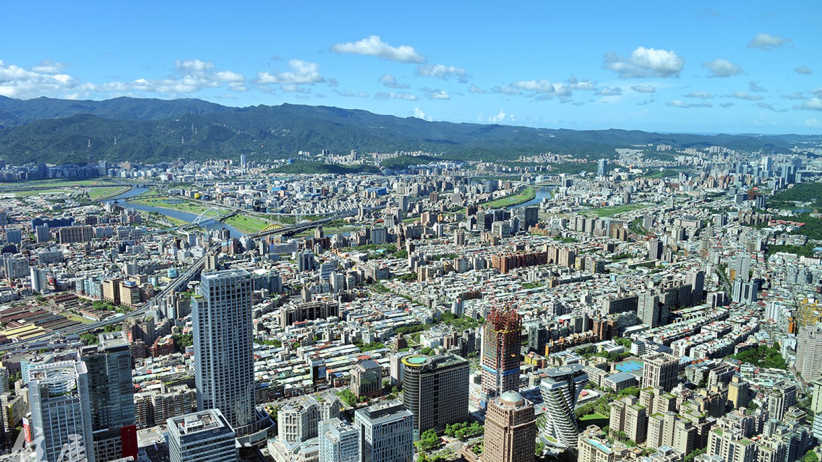 1118北市房價續漲！-8月大樓、小宅逼近7字頭