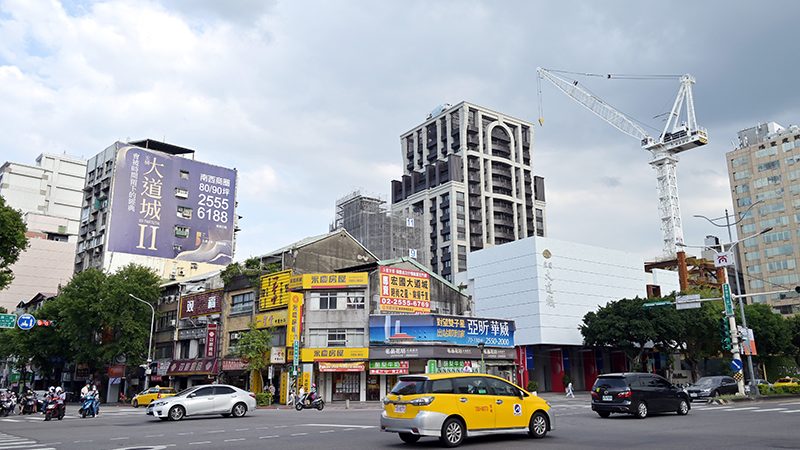 報廣續跌，颱風天來人少 用很Chill的態度推案