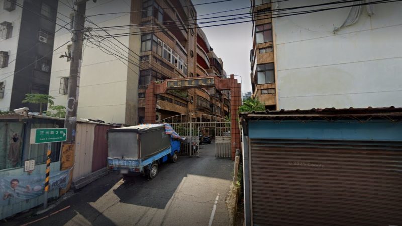 桃園市桃園區『正光花園新城』於2012年即被判定為海砂屋，但因所有權人意見整合不易，都更作業不是停擺就是進度緩慢，如今終於看見曙光。圖／翻攝Google map