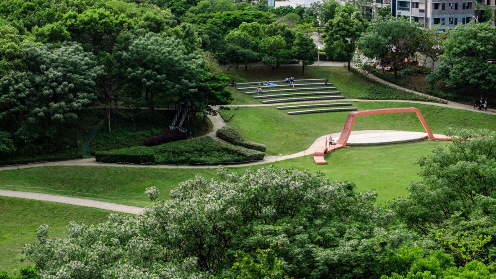 《遠傳 SKY GARDEN》位於中路重劃區，環抱風禾、水秀、向陽三大公園。圖為風禾公園實景。圖/業者提供