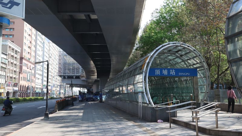 台北捷運房租較低的十大捷運站點，其中房租最便宜的捷運站點為板南線的頂埔站。圖／永慶房產集團提供