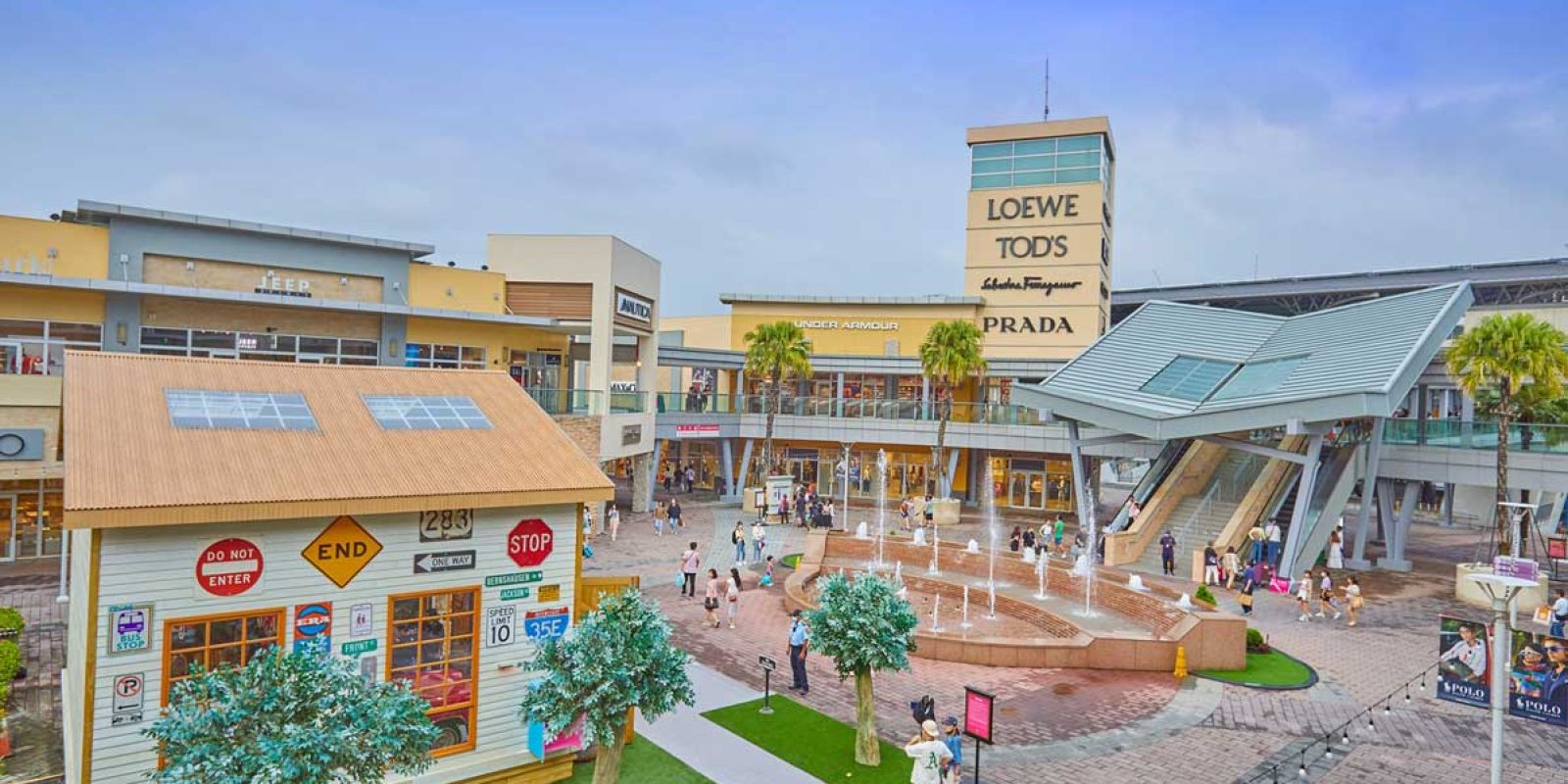 高鐵桃園站附近的購物中心華泰名品城。（圖：華泰名品城臉書）