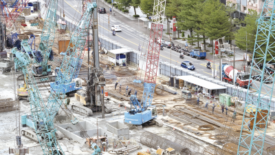 近年房市交易熱絡，現興建中的建案，未來二至三年完工後，又將挹注到營收中。 圖／資料照