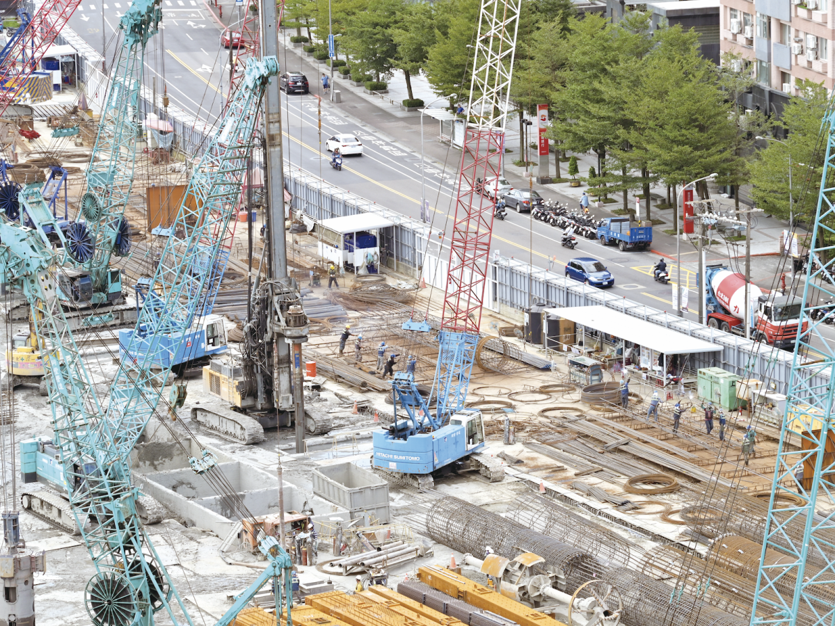 近年房市交易熱絡，現興建中的建案，未來二至三年完工後，又將挹注到營收中。 圖／資料照