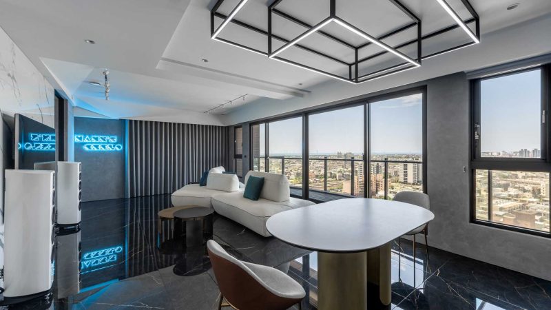 CIELO想呈現男屋主的喜好，現代風與時尚交織，平舖在雲端上漫遊天際，把生活用美解釋的淋漓盡致。