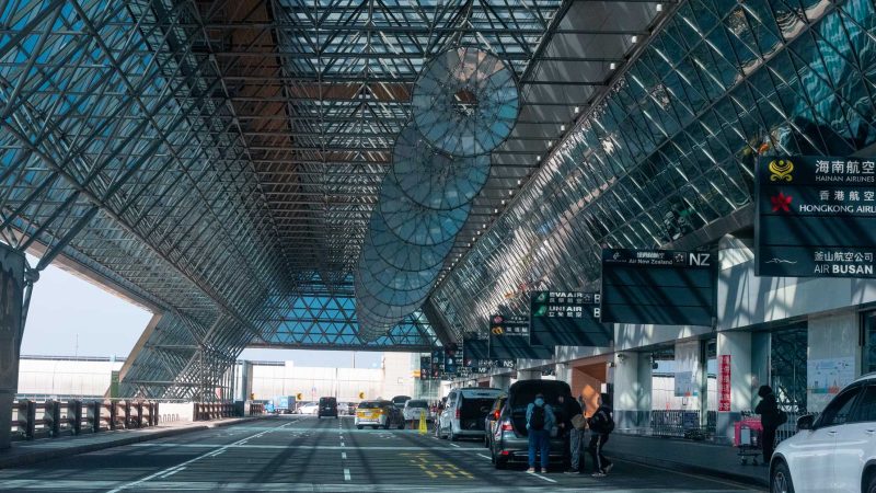 台灣桃園國際機場座落於大園區，是台灣最重主要的國際門戶