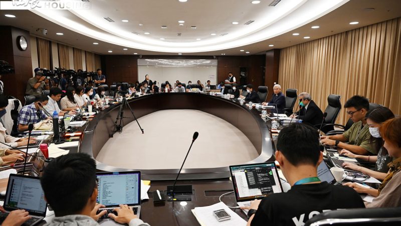 2024年央行祭出第七波房市管制，至今餘波盪漾，圖為去年第三季理監事會後記者會現場。