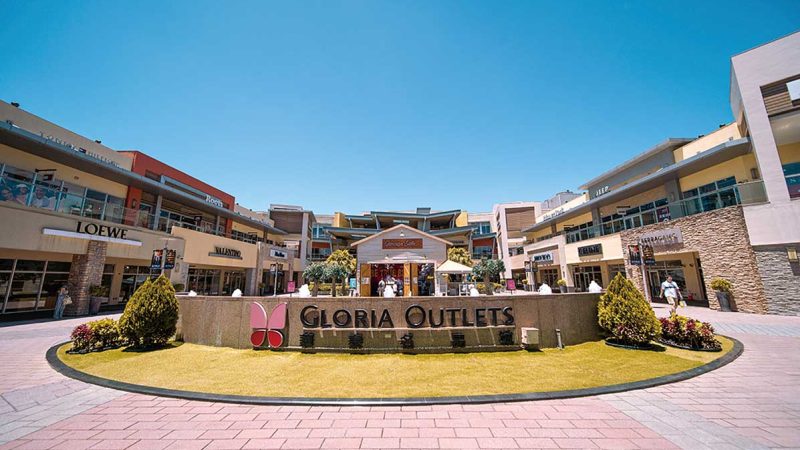 往北10分鐘，抵達青埔棒球場、華泰名品城、環球購物中⼼、IKEA、新光影城、青塘園（圖為華泰名品城實景／業者提供）