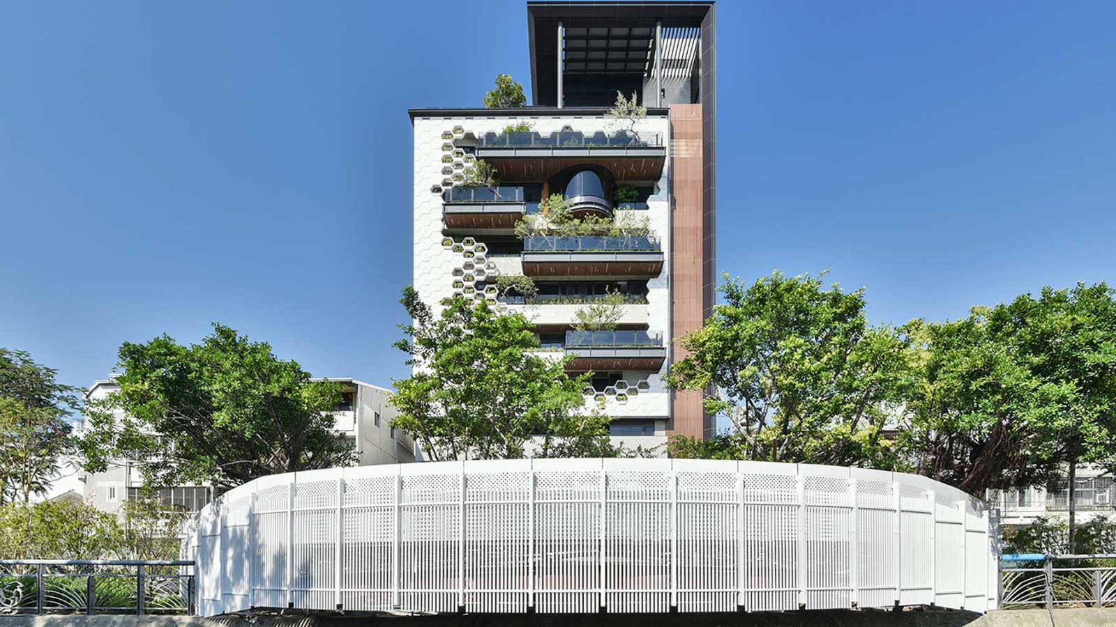 麗晨建設「丰二三」，獲得綠建築、智慧建築標章，民眾賞屋可直接體驗在綠建築裡的空間感受度。（麗晨建設提供）
