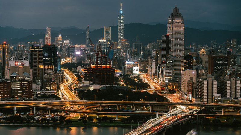 「台北雙星」匯聚六鐵共構優勢，預計2027年底完工，將推升西區發展動能，成為備受矚目的摩天新天地。圖/業者提供