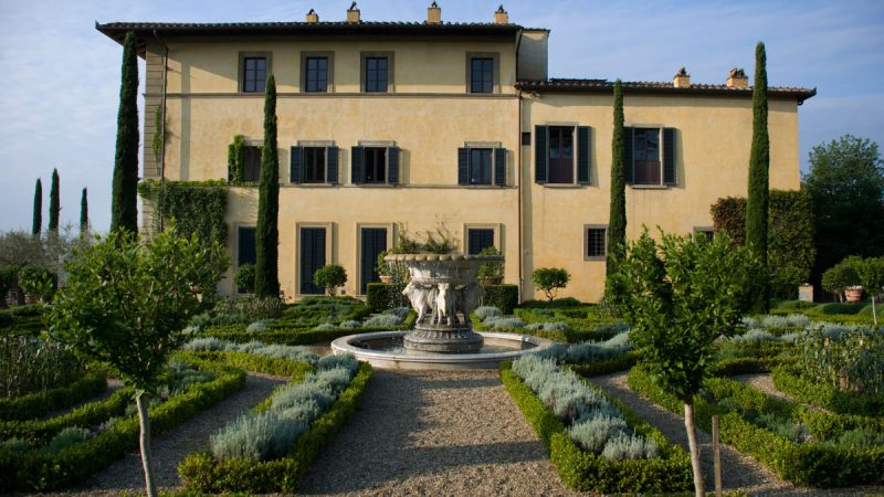 il Palagio莊園創立於義大利文藝復興時期，位於佛羅倫斯近郊的il Palagio莊園，在Sting延請國際權威團隊細心照料、改造後，如今成為世界知名酒莊。
