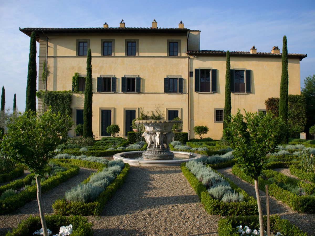 il Palagio莊園創立於義大利文藝復興時期，位於佛羅倫斯近郊的il Palagio莊園，在Sting延請國際權威團隊細心照料、改造後，如今成為世界知名酒莊。