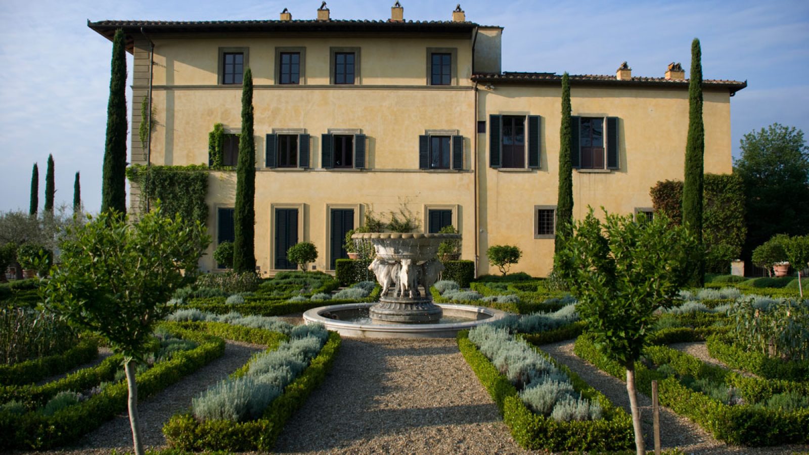 il Palagio莊園創立於義大利文藝復興時期，位於佛羅倫斯近郊的il Palagio莊園，在Sting延請國際權威團隊細心照料、改造後，如今成為世界知名酒莊。