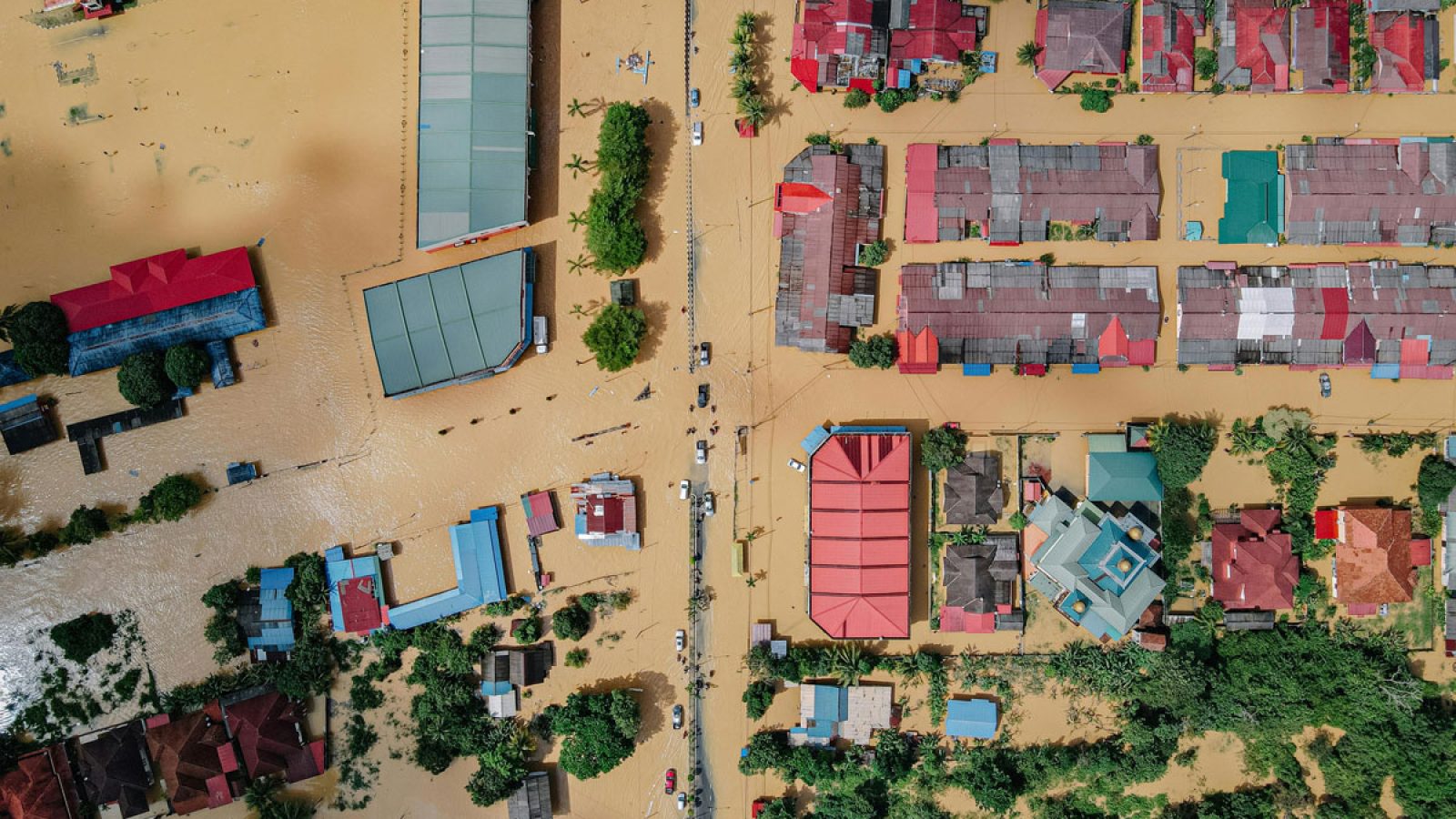 面對天災，人們不可能無限上綱的用硬體建設來抵抗，必須採平衡式的「韌性設計」，兼顧防災與共存。