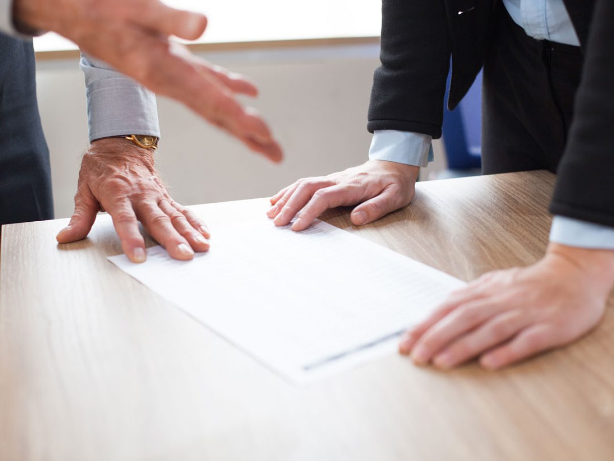 pointing-worker-research-report-desk