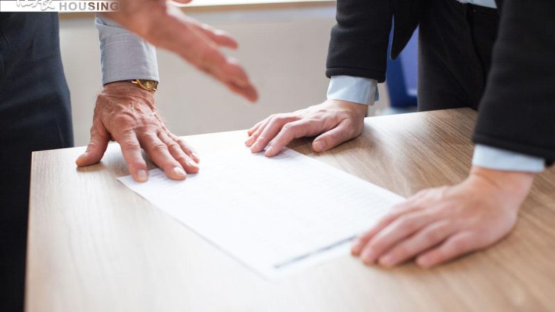 pointing-worker-research-report-desk