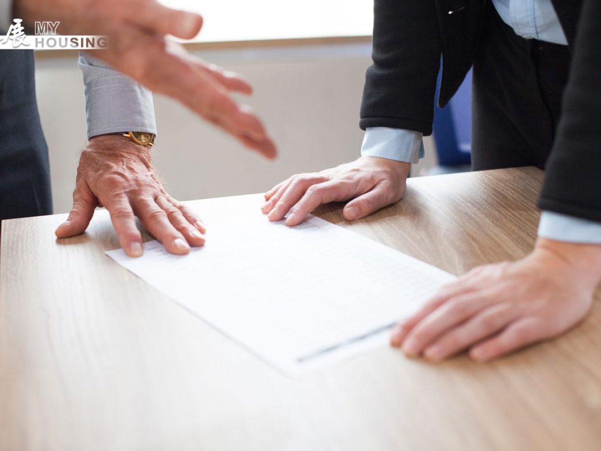 pointing-worker-research-report-desk