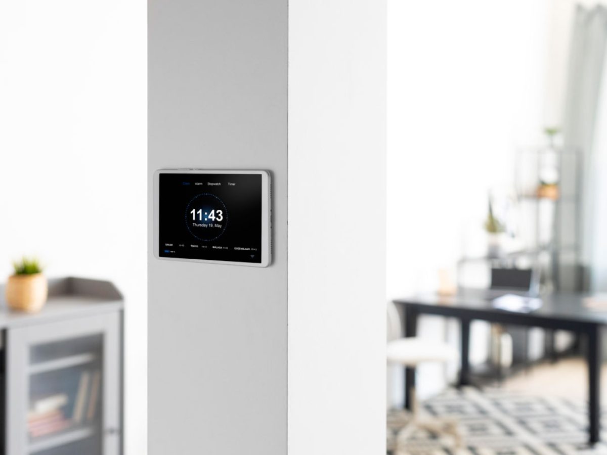 smart-home-tablet-wall