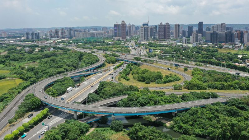 中路．南桃園交流道空拍實景。對位世界國⾨樞紐，H型三⾼串連國際機場、桃園⾼鐵、五楊⾼無所不快。