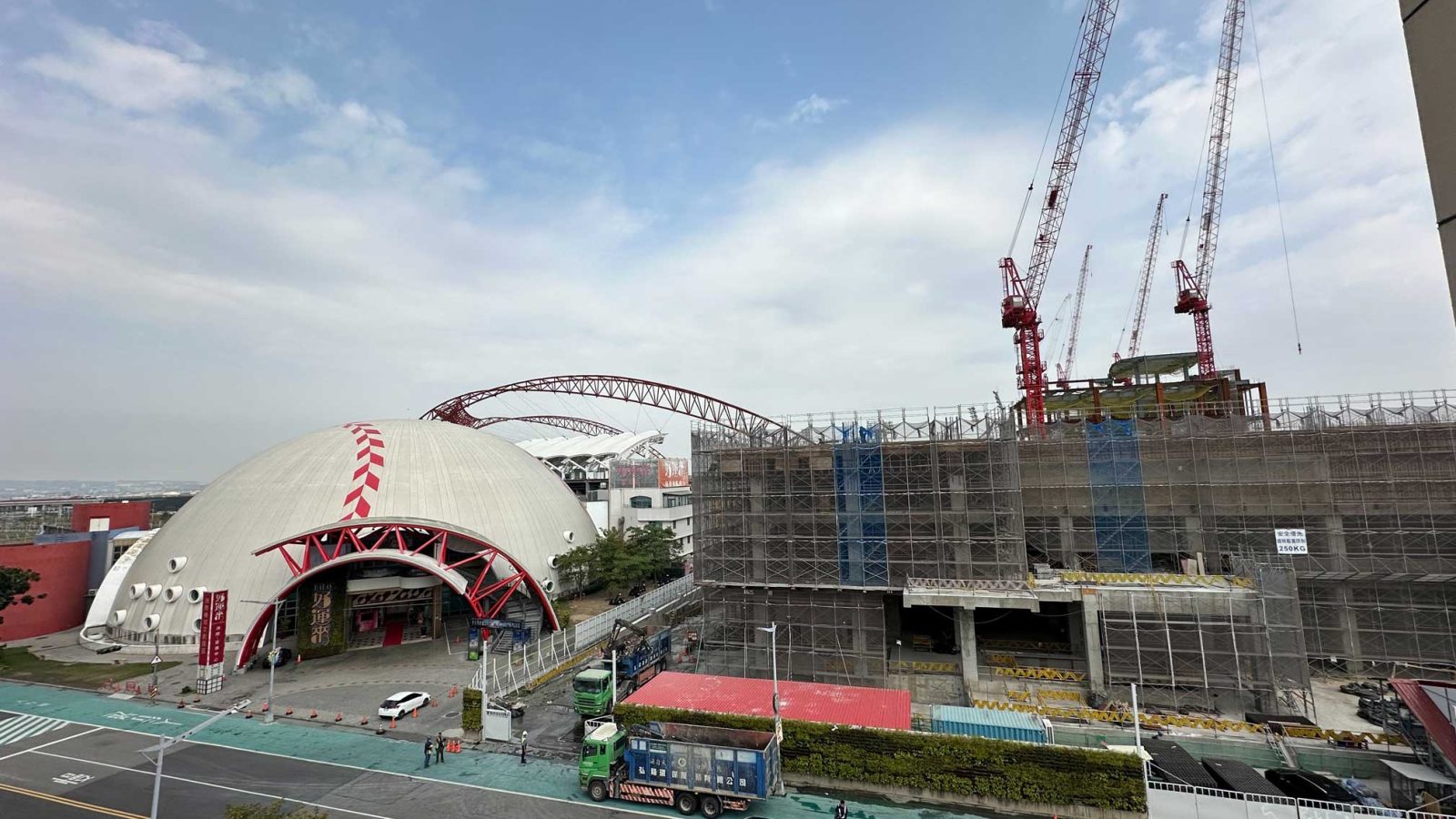 榮德段、洲際段在巨蛋、洲際商城的重磅題材加持下，挹注強勁補漲動能。