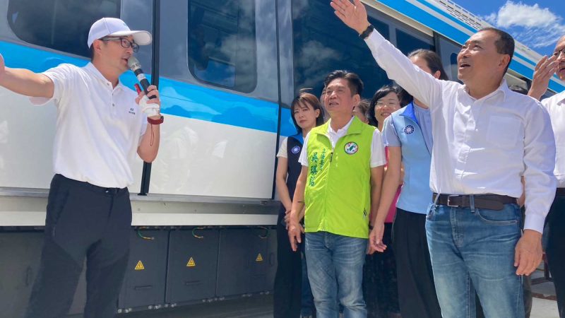 市長視察三鶯線首列車