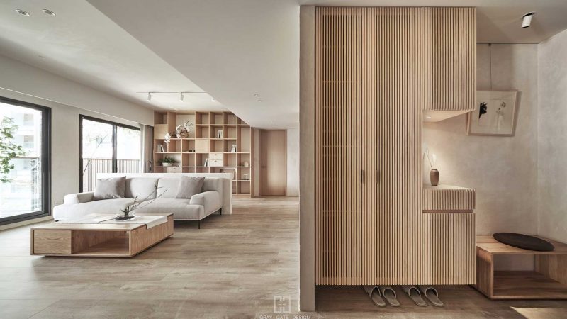 玄關格柵櫃體與客廳